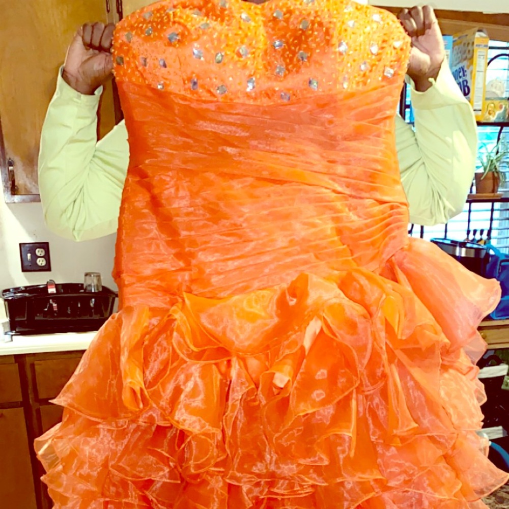 BEAUTIFUL ORANGE PROM DRESS